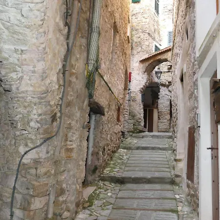 Locazione Turistica Casa sui Tetti * Vallebona